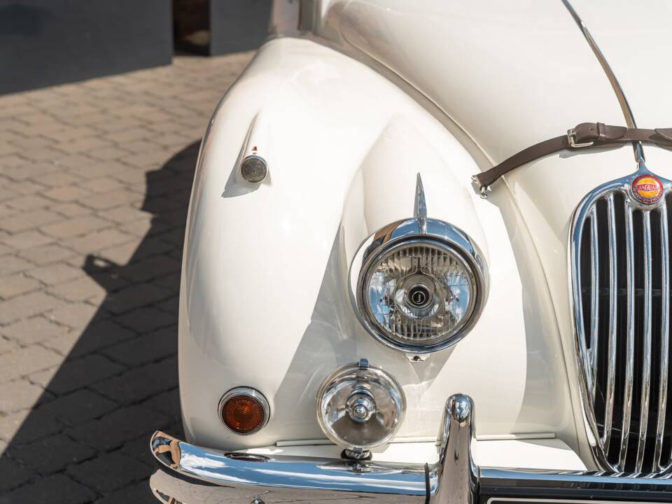 Image 10/58 of Jaguar XK 140 SE DHC (1955)