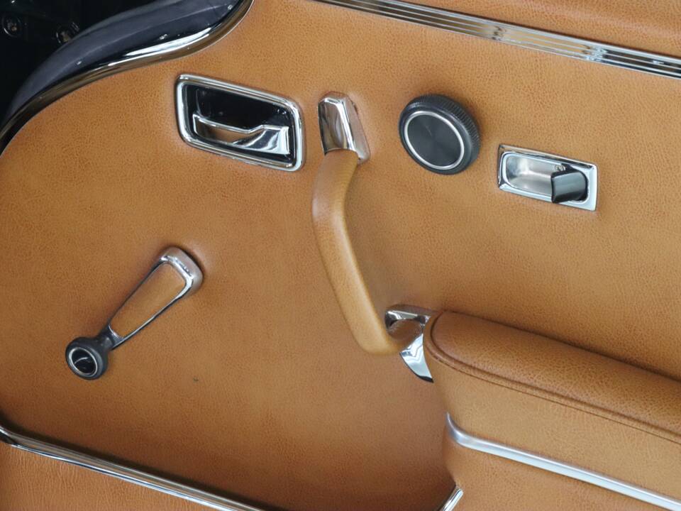Image 23/99 of Mercedes-Benz 280 SE 3,5 (1971)
