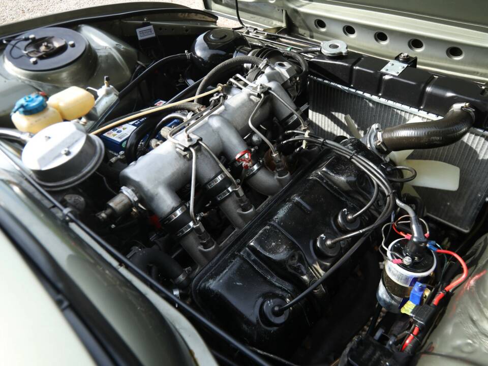 Image 33/50 of Peugeot 504 Convertible (1981)