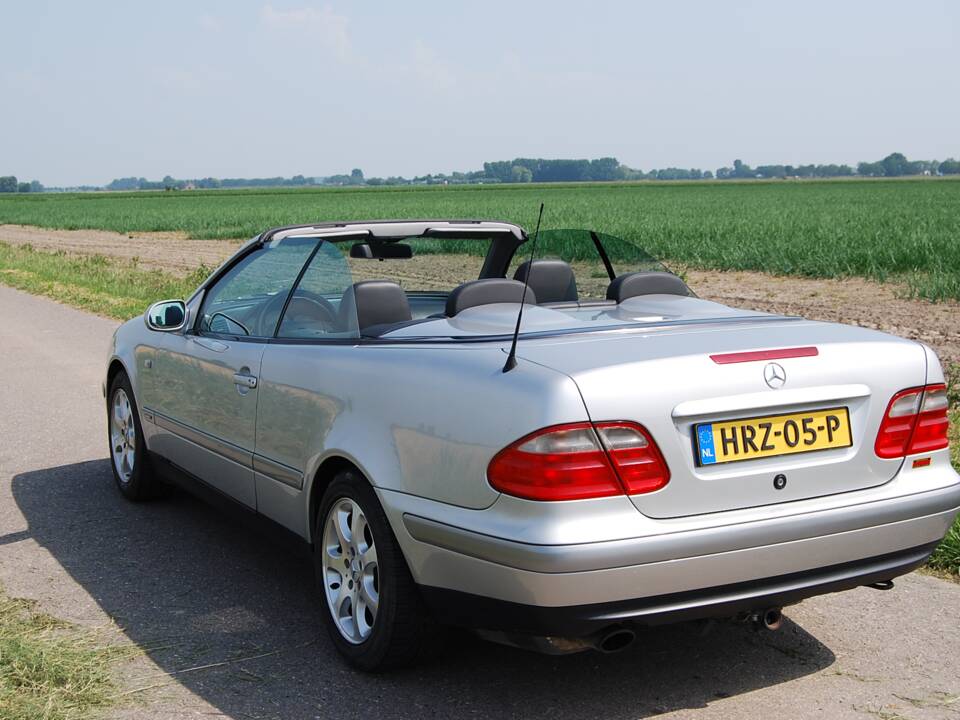 Image 16/46 of Mercedes-Benz CLK 200 (1999)