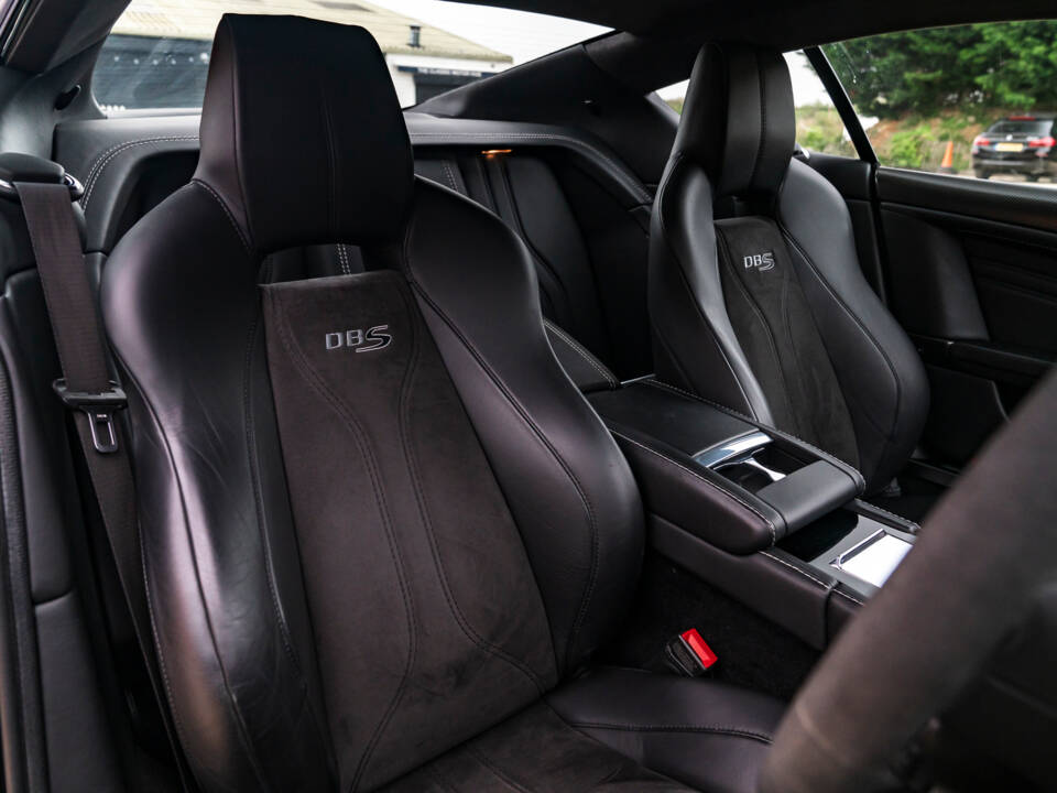 Image 28/36 of Aston Martin DBS (2008)