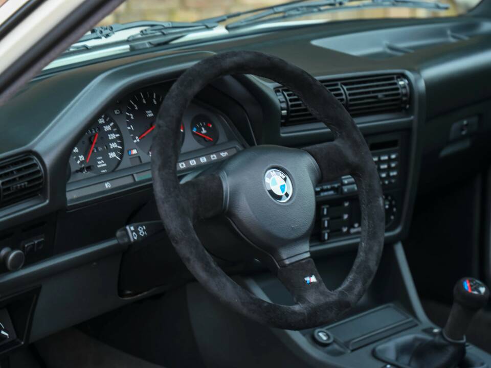 Image 28/50 of BMW M3 (1990)