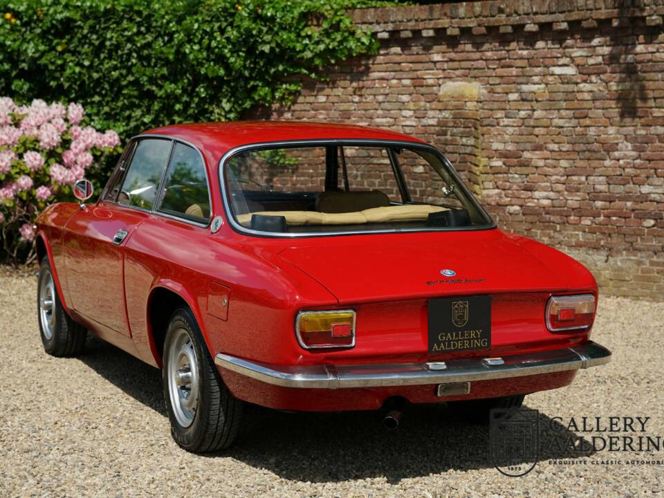 Bild 20/50 von Alfa Romeo Giulia GT 1300 Junior (1975)