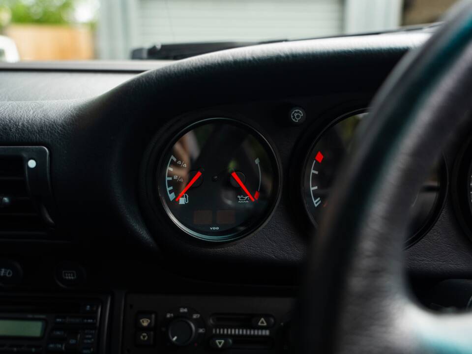 Image 34/60 of Porsche 911 Targa (1996)