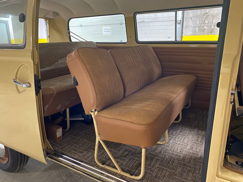 Image 7/9 of Volkswagen T2 Brasil Camper (1970)