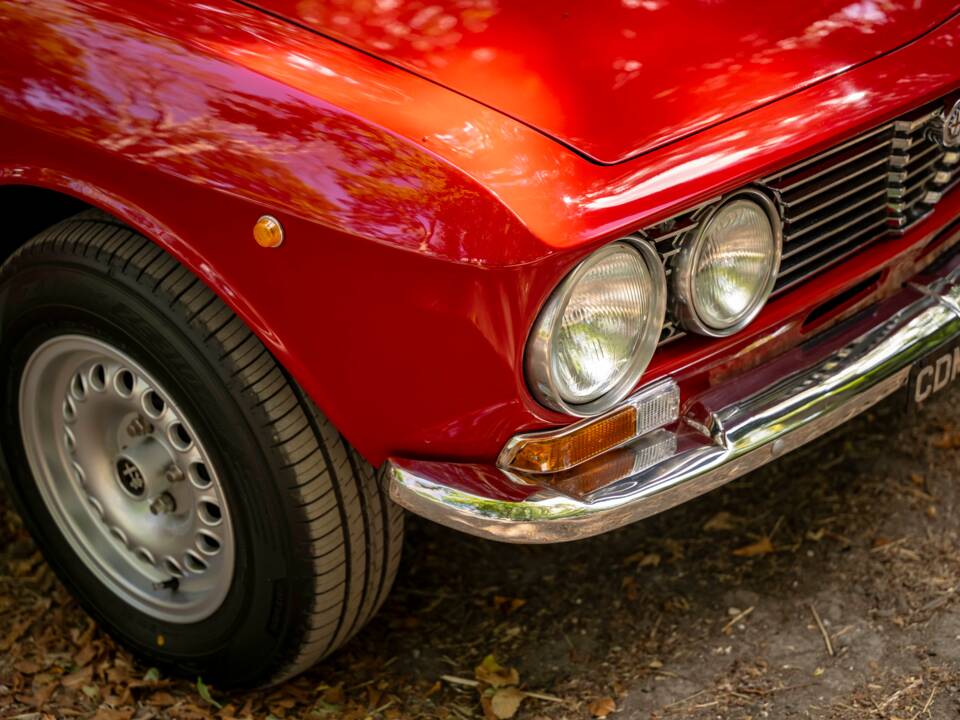 Image 4/12 de Alfa Romeo 2000 GT Veloce (1974)