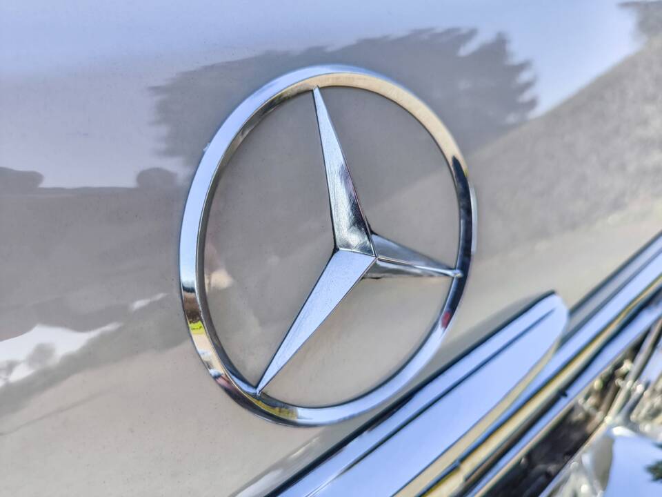 Afbeelding 8/24 van Mercedes-Benz 220 SE b (1964)