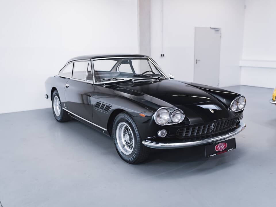 Image 25/100 of Ferrari 330 GT 2+2 (1965)