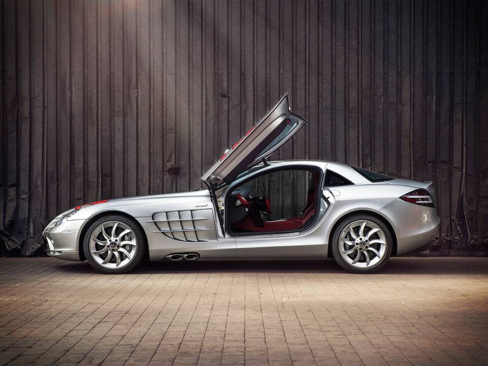 Image 15/61 of Mercedes-Benz SLR McLaren (2004)