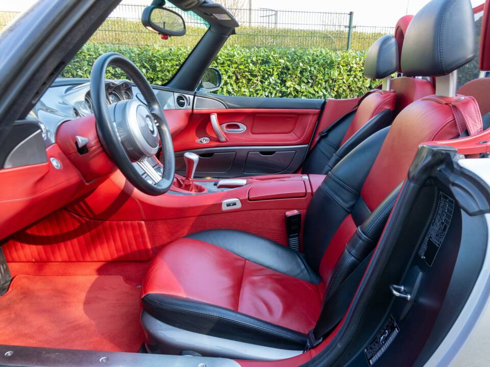 Image 16/50 of BMW Z8 (2002)