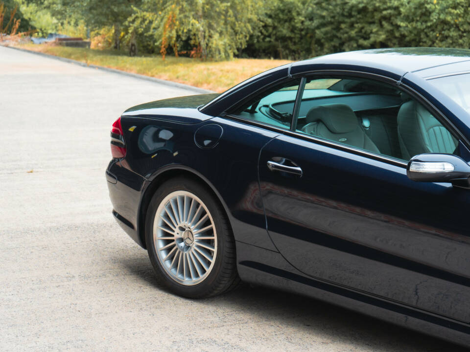 Bild 13/50 von Mercedes-Benz SL 55 AMG (2004)