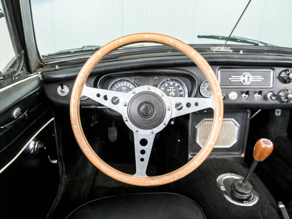 Immagine 8/50 di MG MGB (1965)
