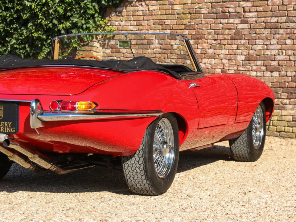 Image 17/50 de Jaguar Type E 3.8 (1964)