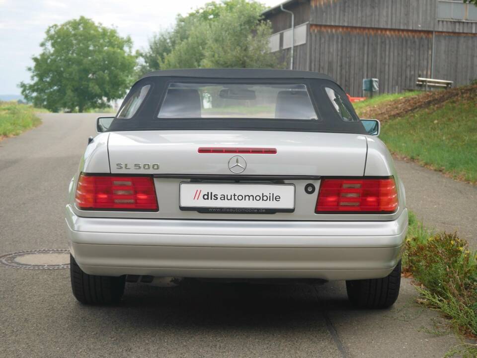 Image 37/50 of Mercedes-Benz SL 500 (1900)