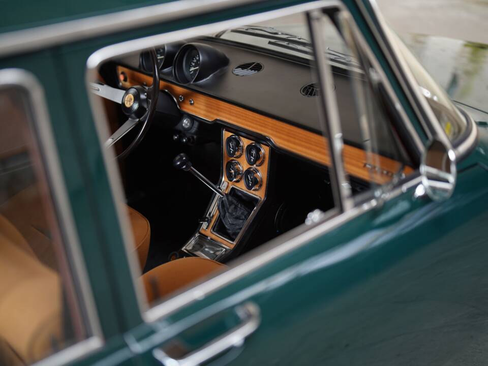 Image 54/83 of Alfa Romeo 1750 Berlina (1970)