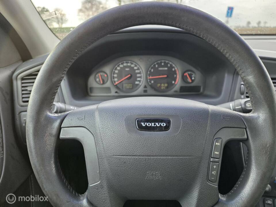 Image 19/39 de Volvo V 70 XC 2.4T (2001)