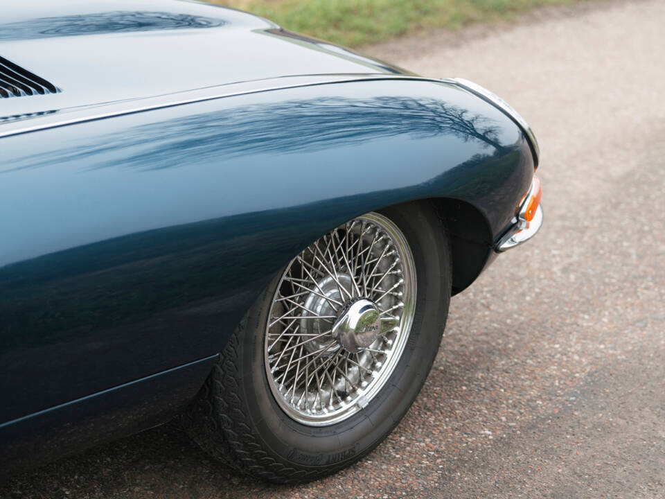 Image 3/21 of Jaguar E-Type 3.8 Flat Floor (1961)