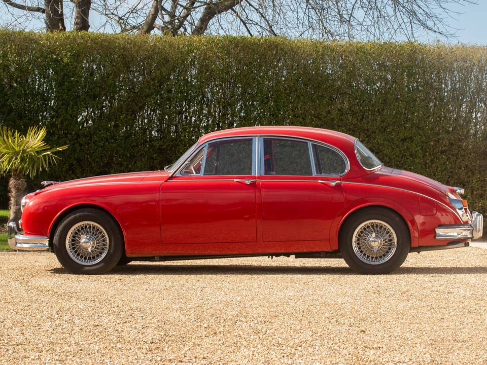 Image 2/50 of Jaguar Mk II 3.8 (1964)