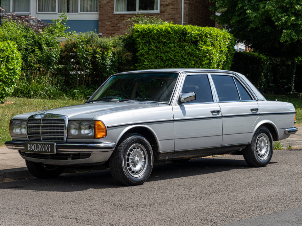 Immagine 1/25 di Mercedes-Benz 280 E (1981)