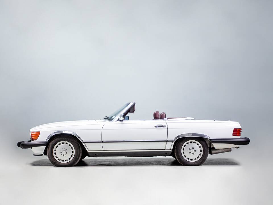 Image 11/48 of Mercedes-Benz 560 SL (1988)