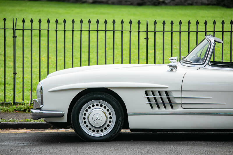 Image 10/29 of Mercedes-Benz 300 SL (1999)