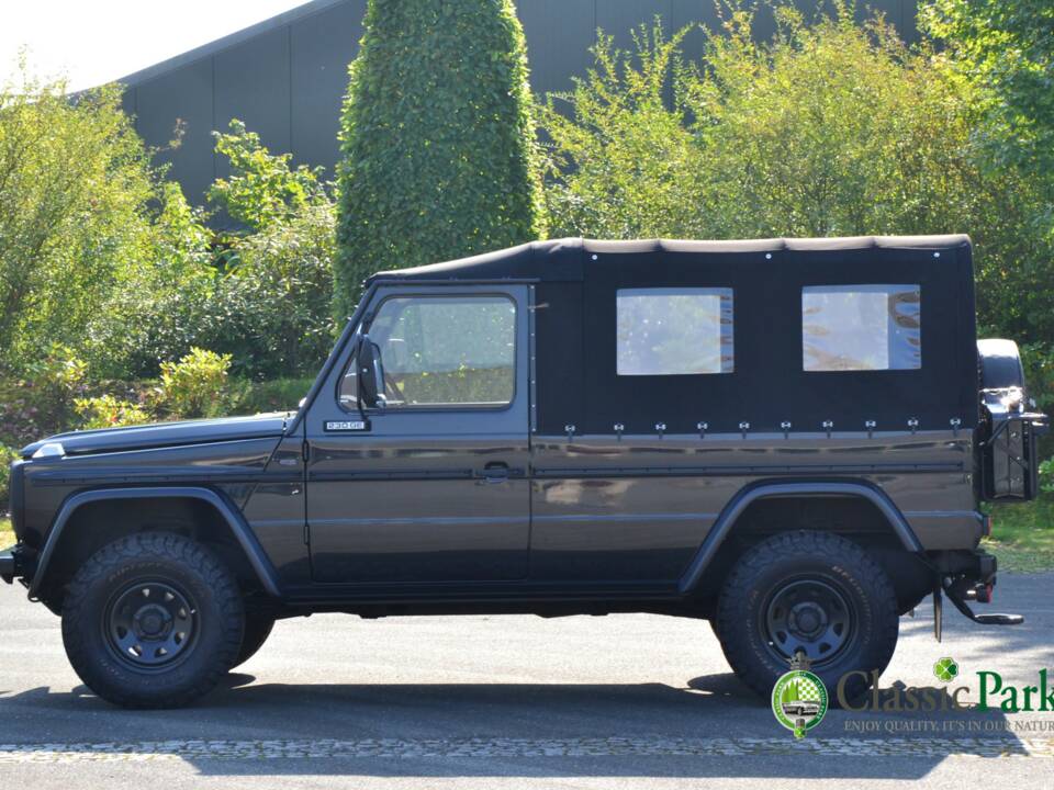 Immagine 10/49 di Mercedes-Benz 230 GE (lang) (1991)