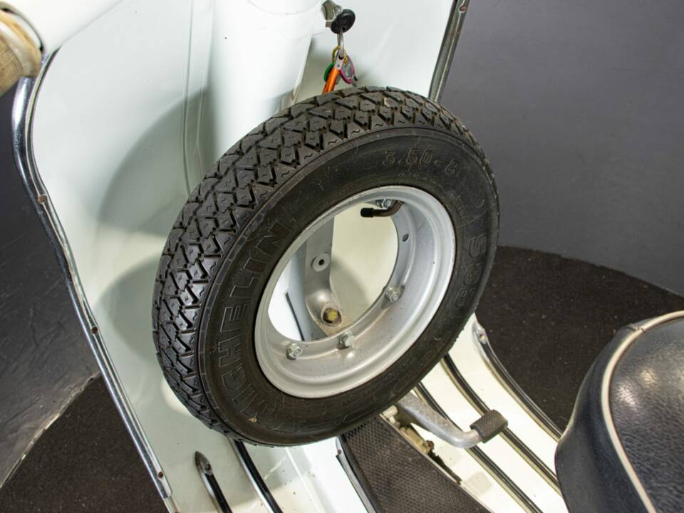 Image 47/50 de Piaggio Vespa 125 Super (1966)