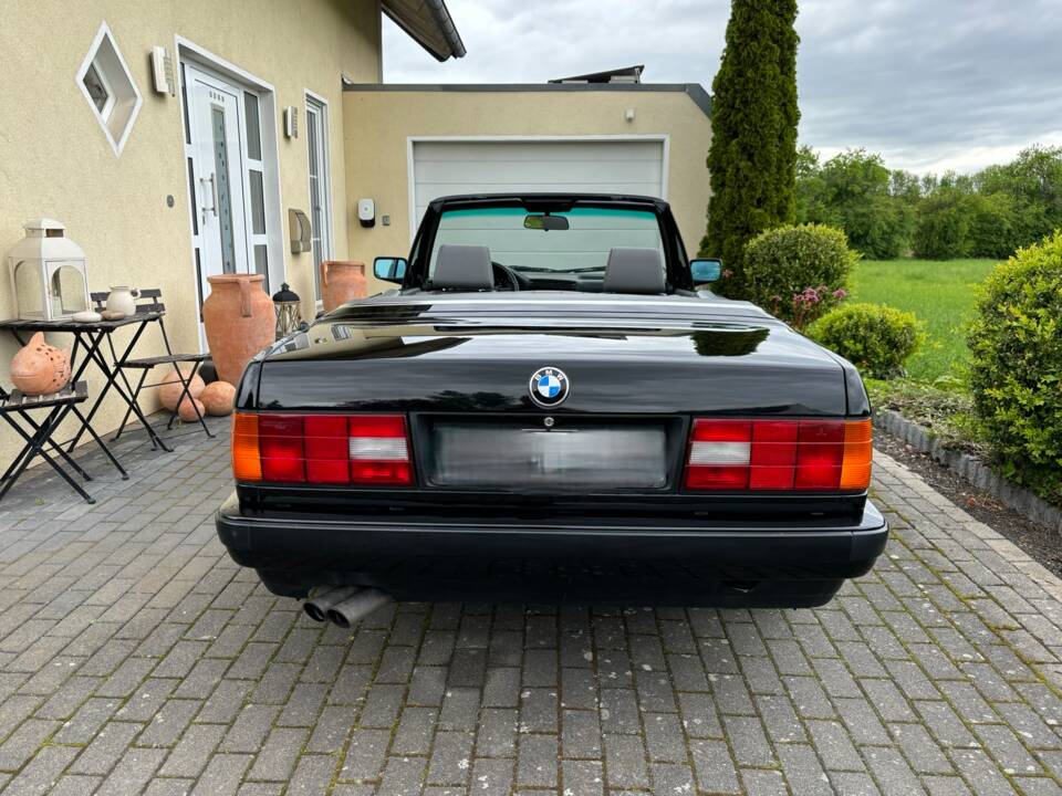 Image 8/40 of BMW 320i (1992)