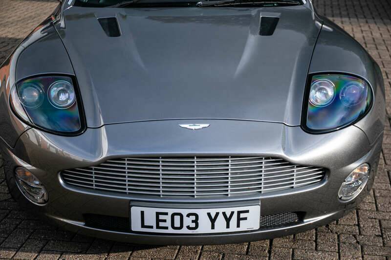 Image 35/39 of Aston Martin V12 Vanquish (2003)