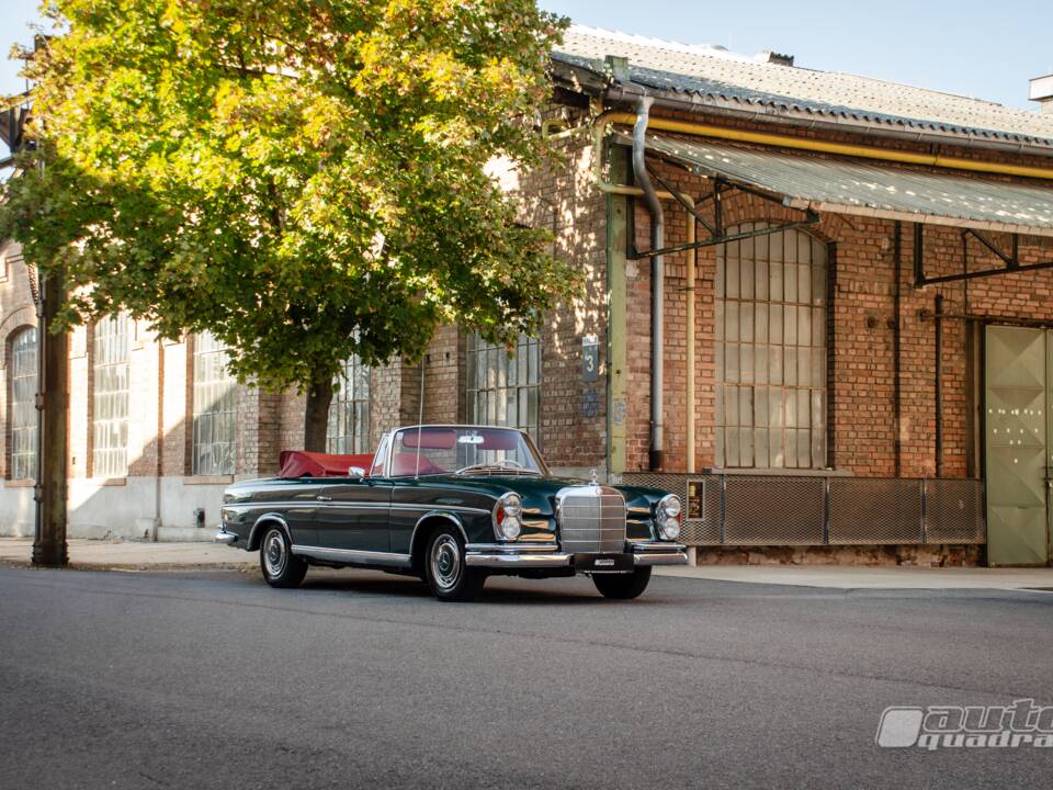 Afbeelding 3/19 van Mercedes-Benz 220 SE b (1962)