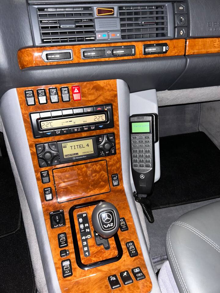 Image 24/27 of Mercedes-Benz CL 600 (1998)