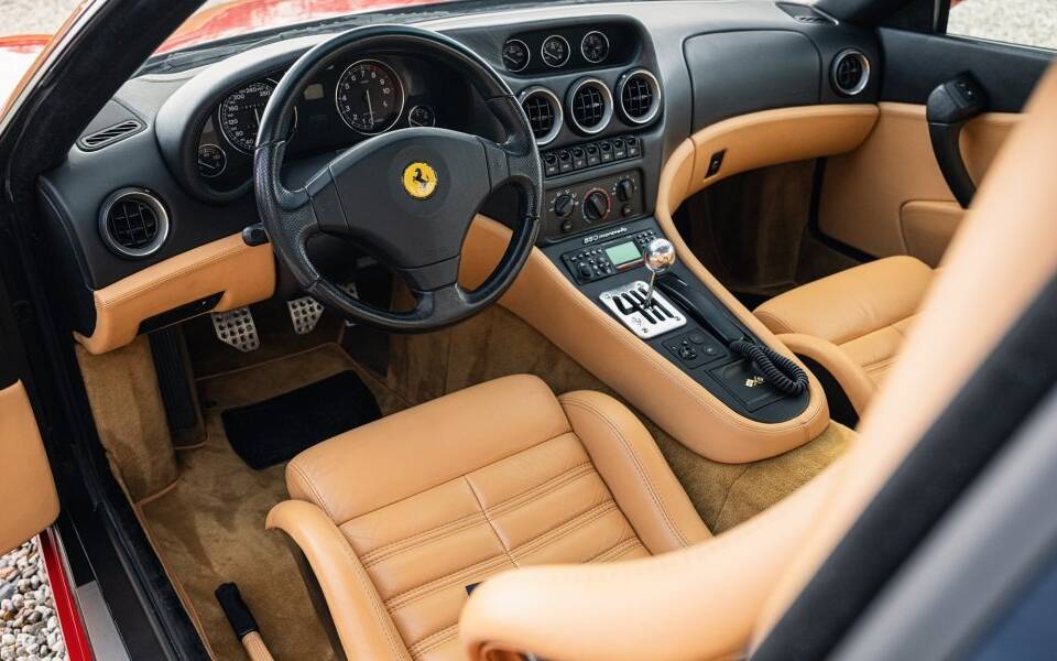 Bild 28/49 von Ferrari 550 Maranello (2000)