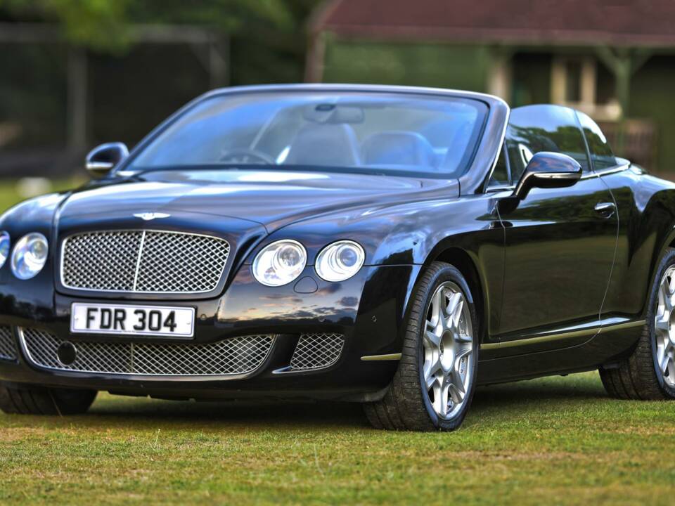 Bild 4/50 von Bentley Continental GTC W12 (2011)