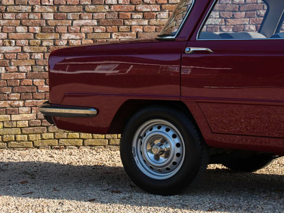 Image 34/50 of Alfa Romeo Giulia Nuova Super 1300 (1975)