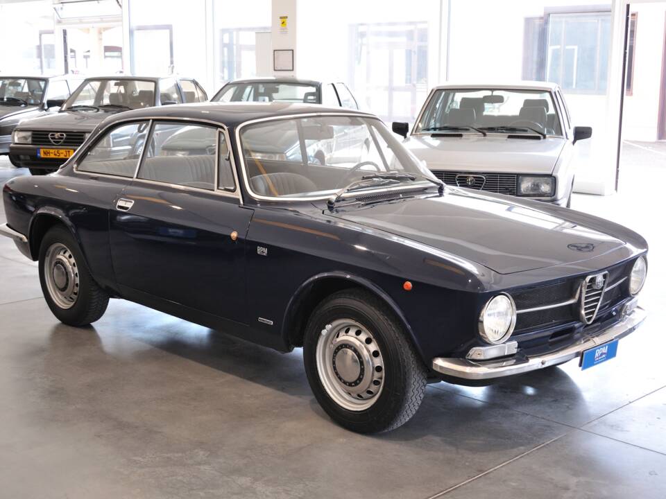 Bild 3/33 von Alfa Romeo Giulia 1300 GT Junior (1971)