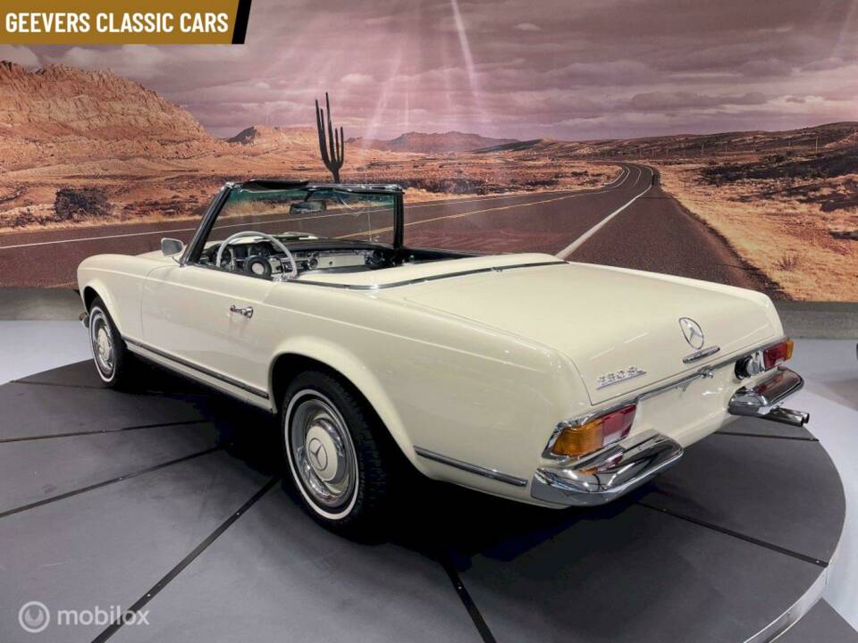 Image 7/15 of Mercedes-Benz 230 SL (1967)