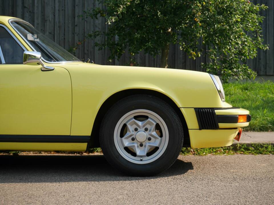 Afbeelding 4/37 van Porsche 911 2.7 S (1974)