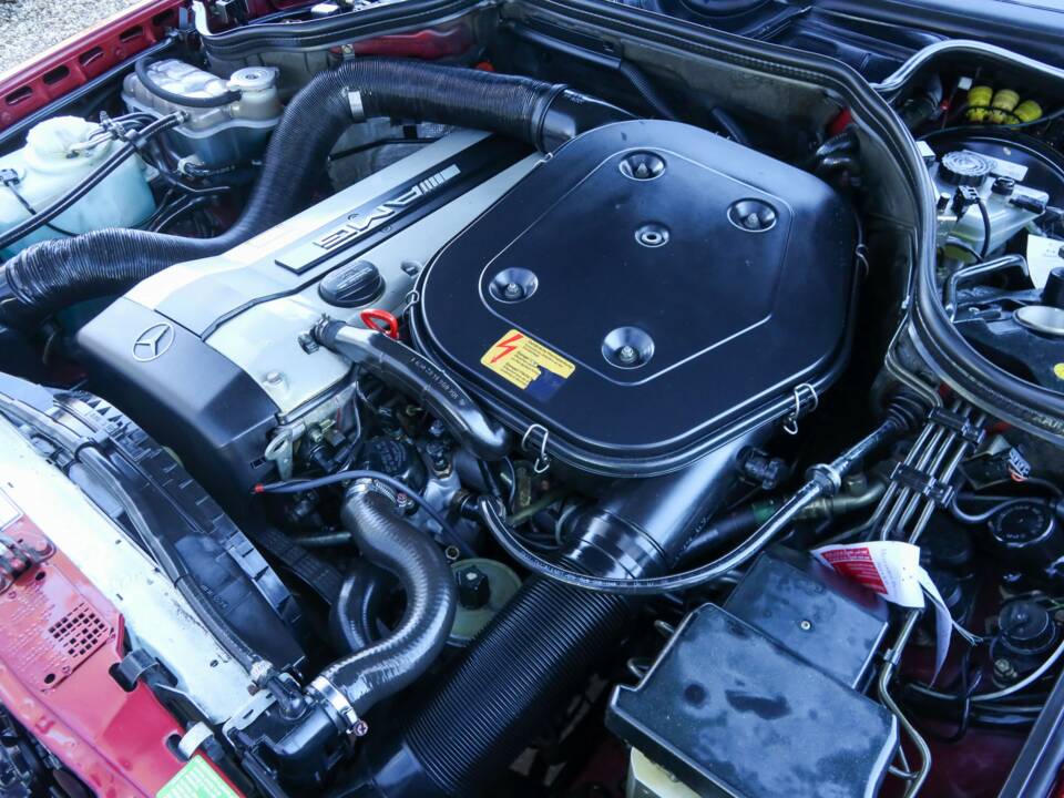 Immagine 13/50 di Mercedes-Benz 300 CE-24 3.4 AMG (1993)