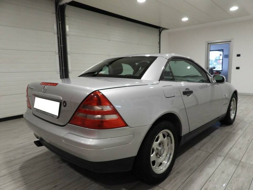 Image 7/10 of Mercedes-Benz SLK 200 (1998)