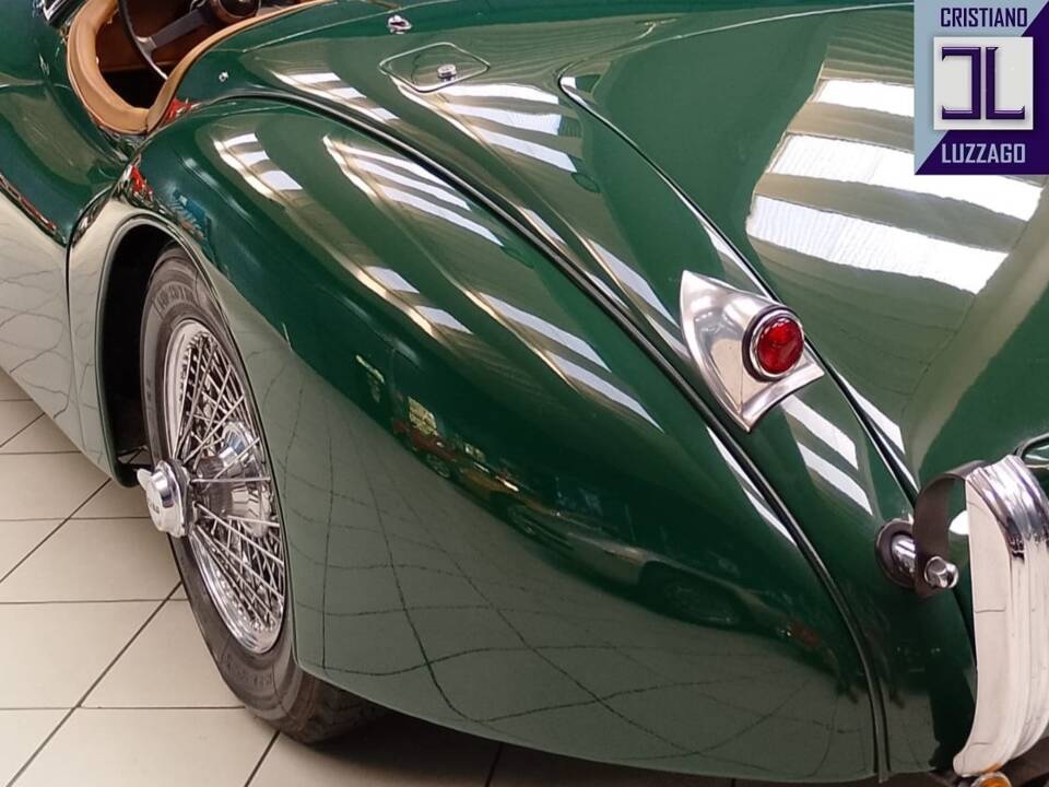 Image 21/57 of Jaguar XK 120 SE OTS (1953)