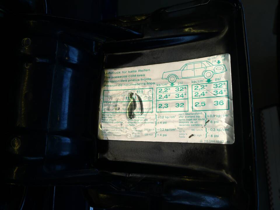 Image 22/42 of Mercedes-Benz 450 SEL 6,9 (1976)