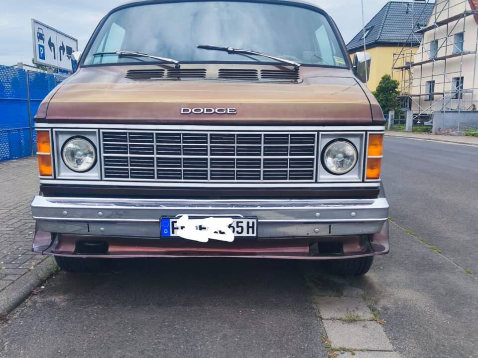 Immagine 4/143 di Dodge B 200 Sportsman (1978)