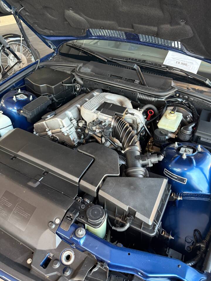 Imagen 8/14 de BMW 318is (1997)