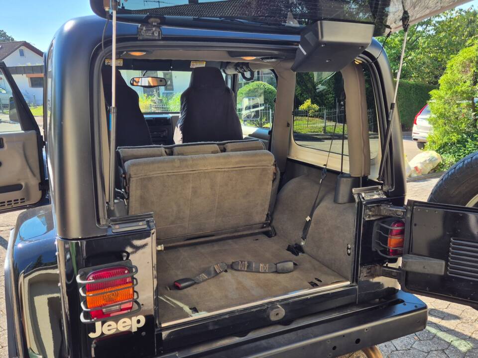Bild 9/22 von Jeep Wrangler Sahara 4.0L (2004)