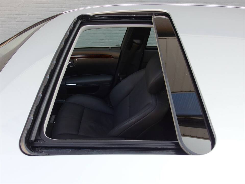 Image 35/98 of Mercedes-Benz S 500 L (2007)