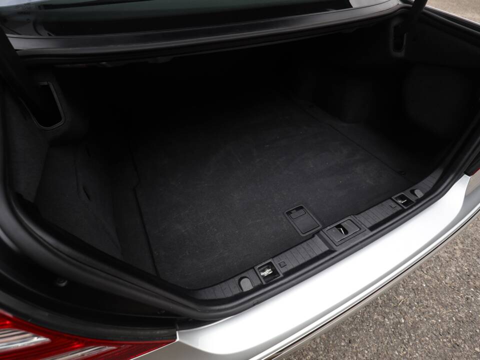 Image 56/72 of Mercedes-Benz E 55 AMG (2002)