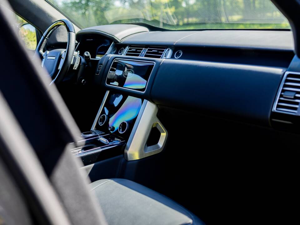 Image 47/49 of Land Rover Range Rover V8 Armoured (2022)