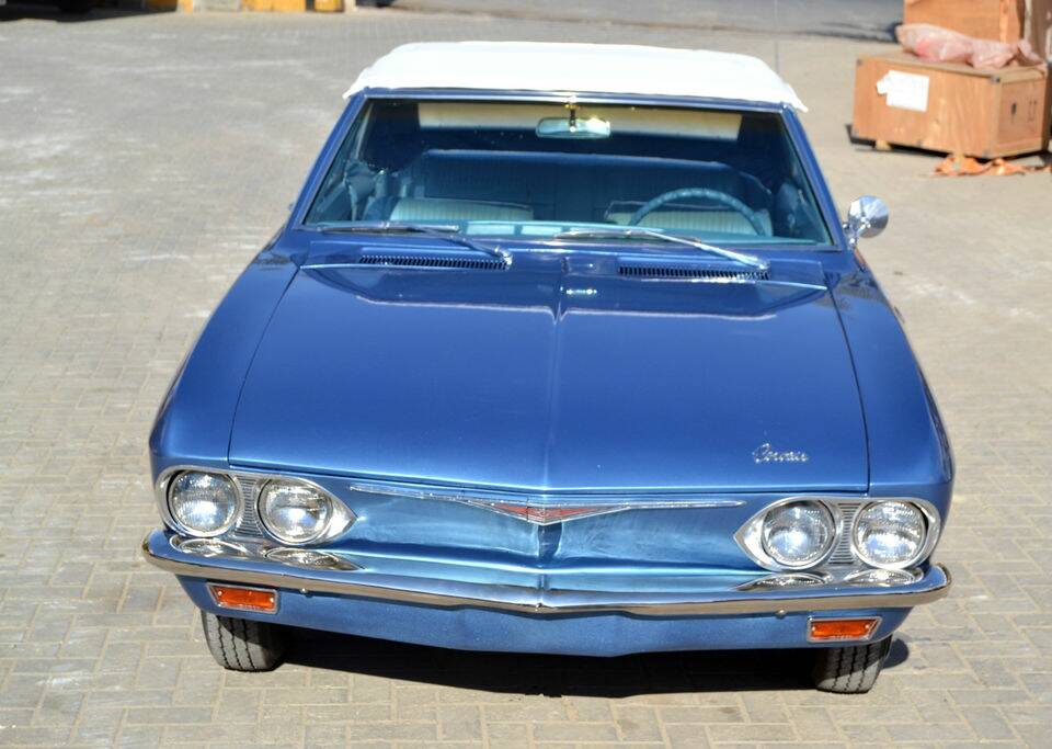Image 4/8 of Chevrolet Corvair Monza Convertible (1965)