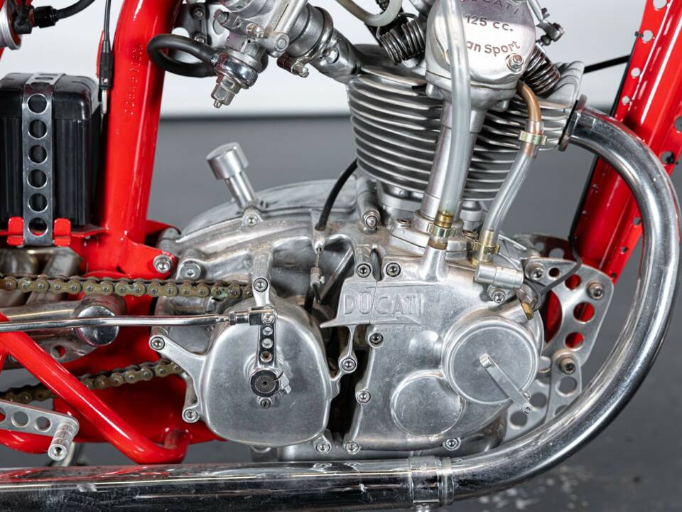 Image 21/33 of Ducati 125 Sport (1957)