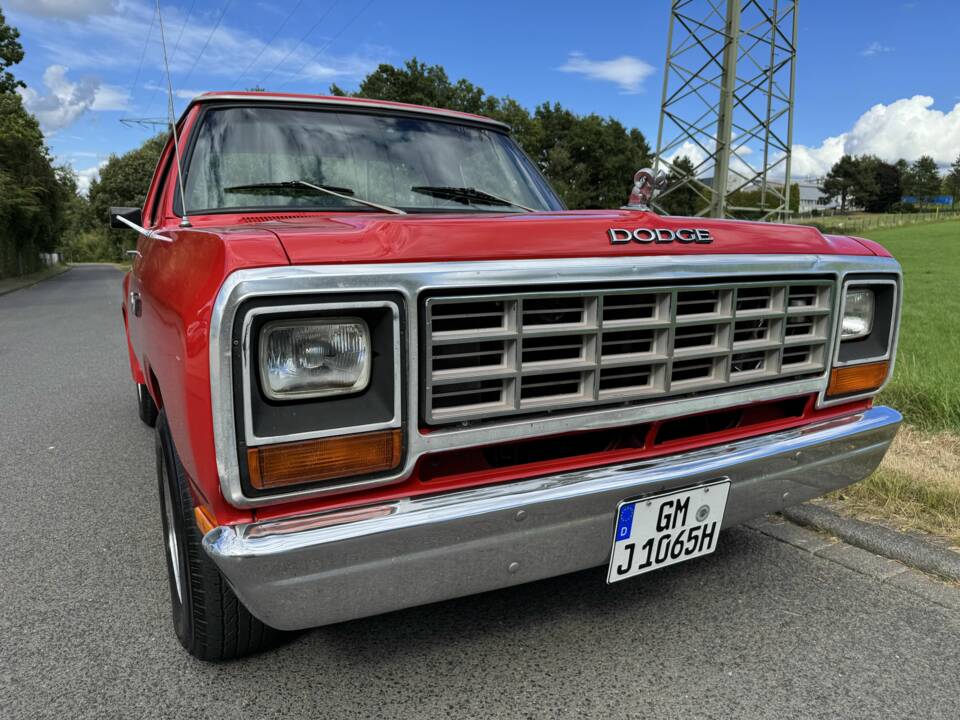 Bild 5/17 von Dodge D 150 Sweptline (1983)